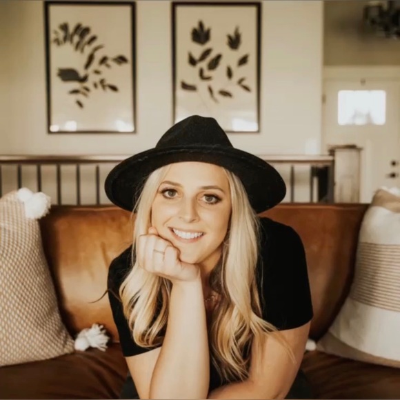 Meet your Posher, Kaylee - Picture 1 of 1